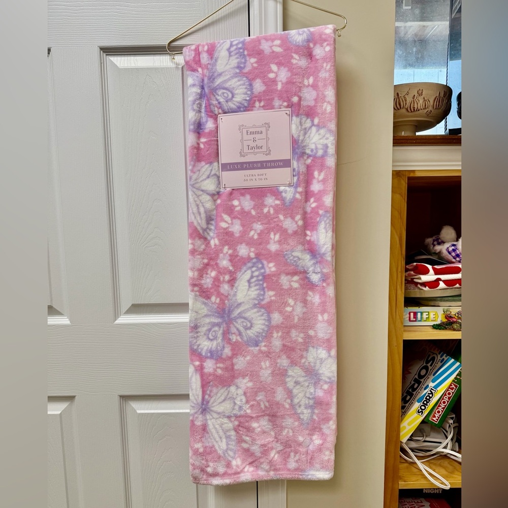 Emma and Taylor Lux Plush Throw